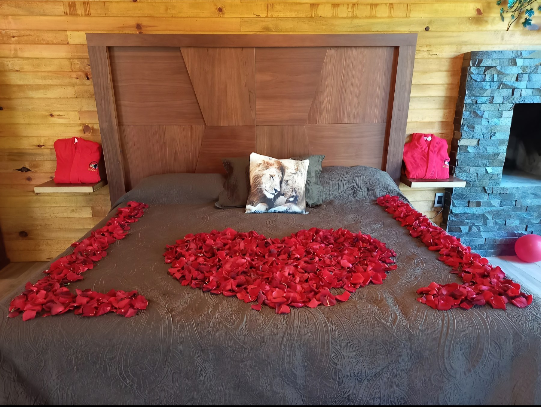 Cama decorada en Nido Secreto de Amor